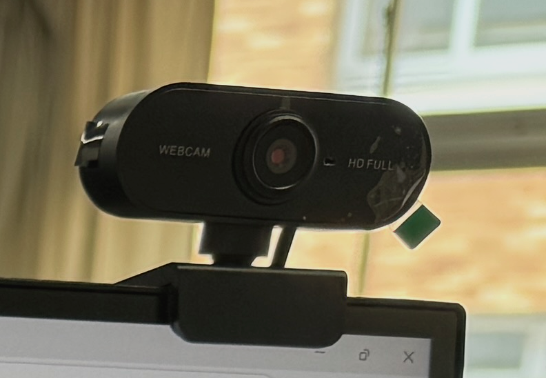 液晶ディスプレイ上部に設置されたカメラ